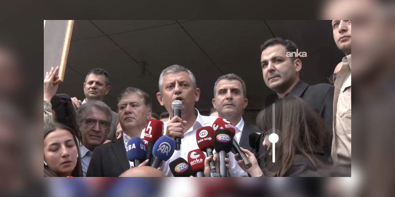CHP Genel Merkezi'nde polis müdahalesi... Özgür Özel: Baba ocağını geri almak üzere çıkıyoruz