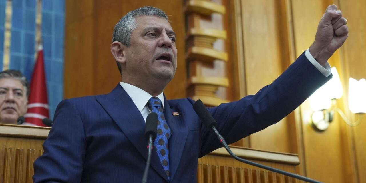 CHP’de kriz Meclis’e taşındı: PM ertelendi, grup toplantısı yetki kavgasına döndü