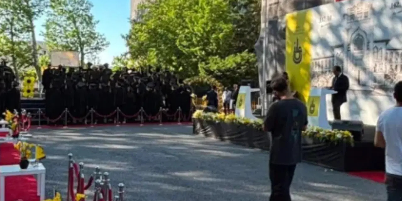 Öğrenciler ve mezunlar anlattı: İstanbul Erkek Lisesi’ndeki protestonun arkasında ne var? O gün neler yaşandı?