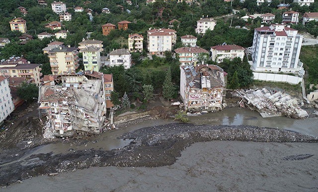 Sel felaketinde yaşamını yitirenlerin sayısı 64'e yükseldi