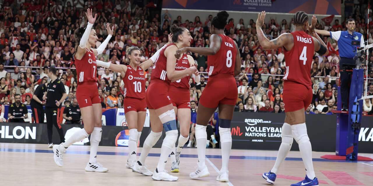 A Milli Kadın Voleybol Takımı, VNL Ankara etabında ikide iki yaptı