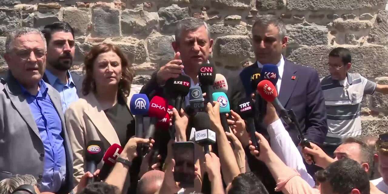 Özgür Özel: Güne Demirtaş'ın selamıyla başladık, başımızın gözümüzün üstündedir