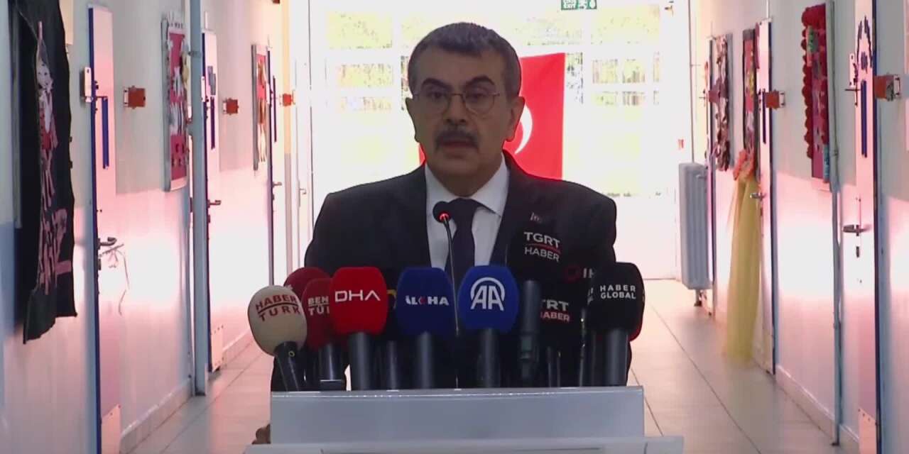 Tekin, açlık grevindeki öğretmenlere "Önce şikayetleri Bakanlığa söyleselerdi" dedi, sendikadan yanıt geldi