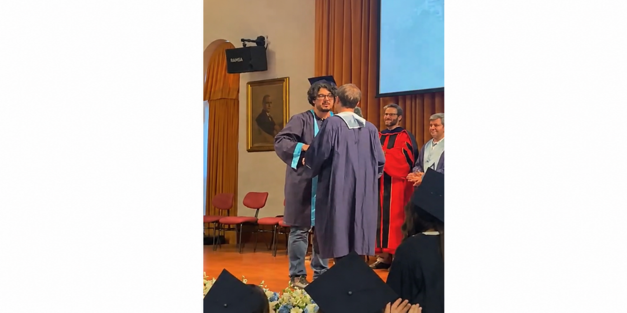 Boğaziçi'nde akademisyenle fotoğraf çektirmeyi reddeden öğrenci: Diplomanı rektörlükten iki ay sonra alırsın