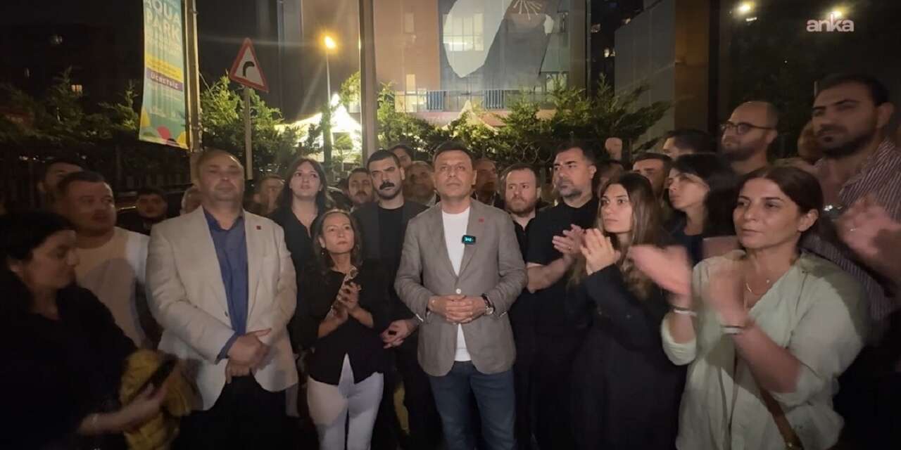 CHP İstanbul İl Başkanlığı'na çevik kuvvet girdi