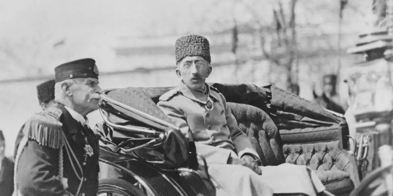 Vahdettin’in İngiliz gemisiyle ülkeyi terk ettiği ders kitaplarından çıkarıldı
