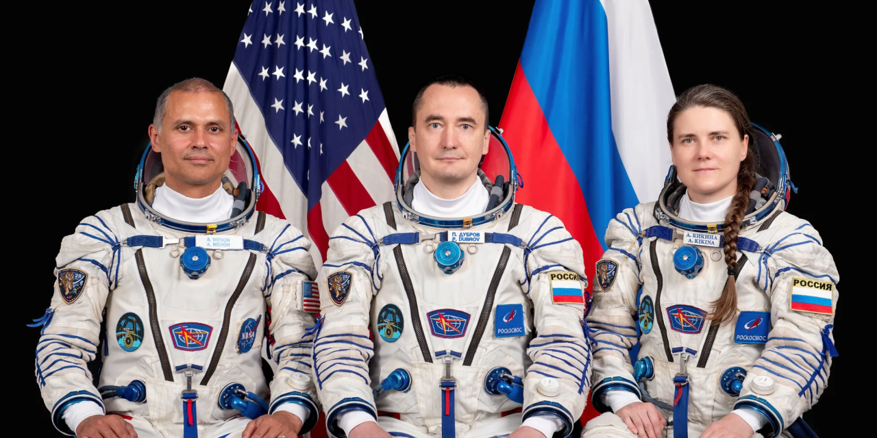 ABD'li astronot ve Rus kozmonotları taşıyan uzay aracı, 3 saatte uzay istasyonuna ulaştı