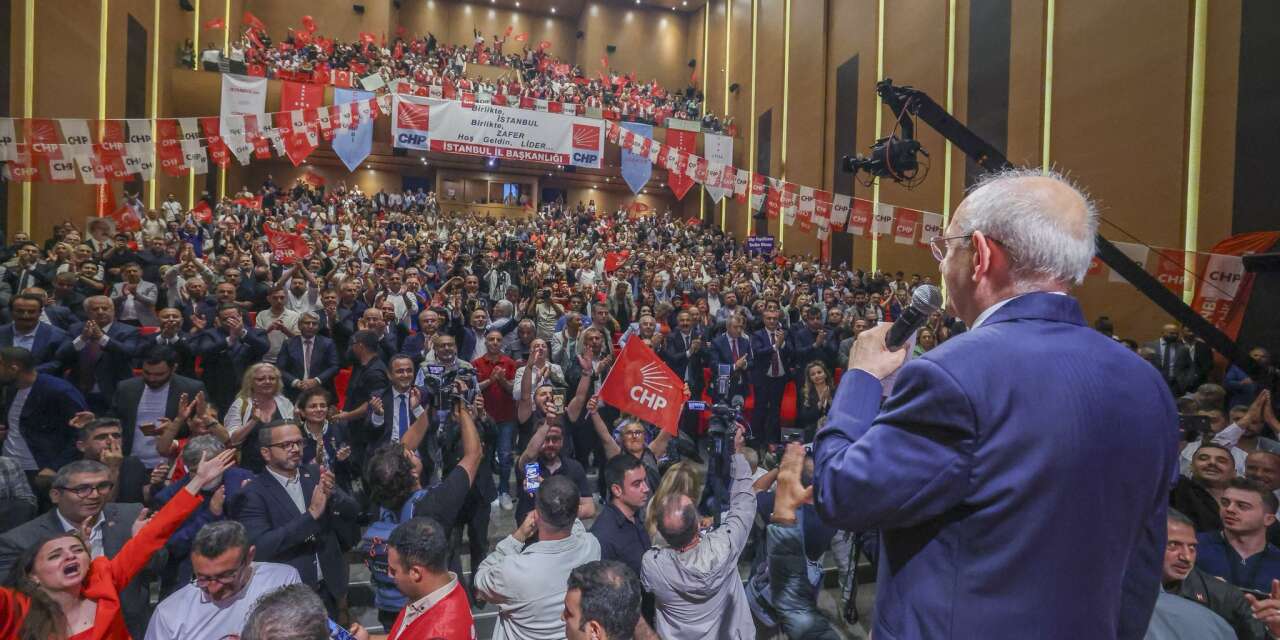 İddia: Kılıçdaroğlu’nun rozet törenine yüzlerce figüran taşındı, slogan provası yapıldı