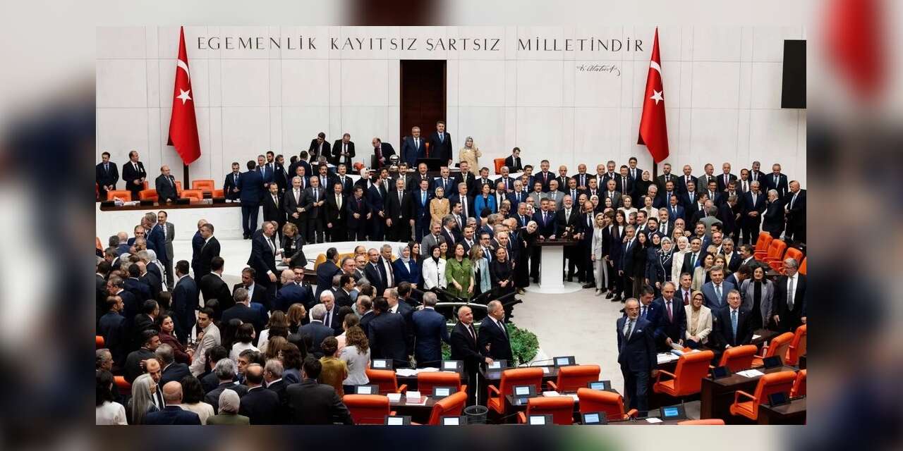 AKP'nin "transfer" şenlikleri... Hürmüz durulmuyor