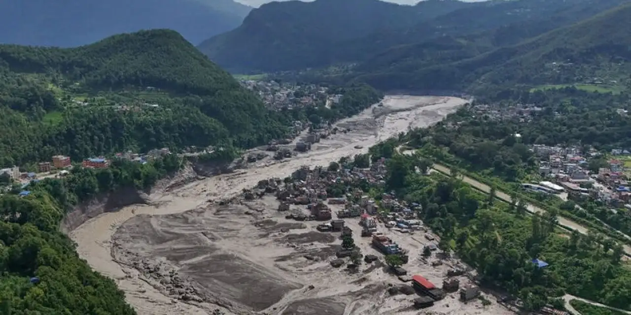 Himalayalar'da sel felaketi: Yüzlerce kişi kayıp