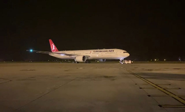 Afganistan'dan 271 yolcu Türkiye'ye getirildi