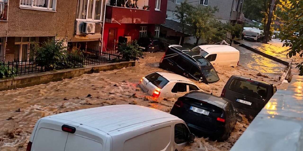 İstanbul'da 41 yıl sonra rekor yağış: 7 bine yakın ihbar yapıldı