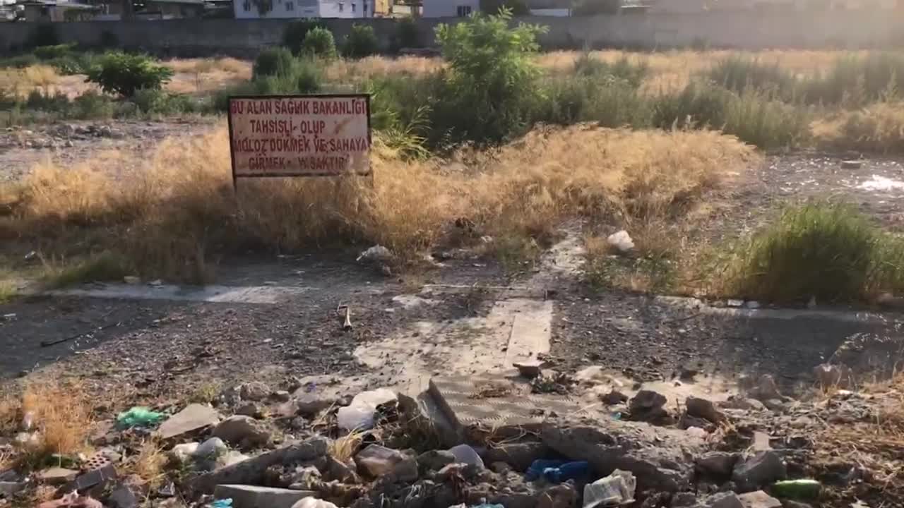 Adana'da yıkılan hastanenin yapılması için eylem