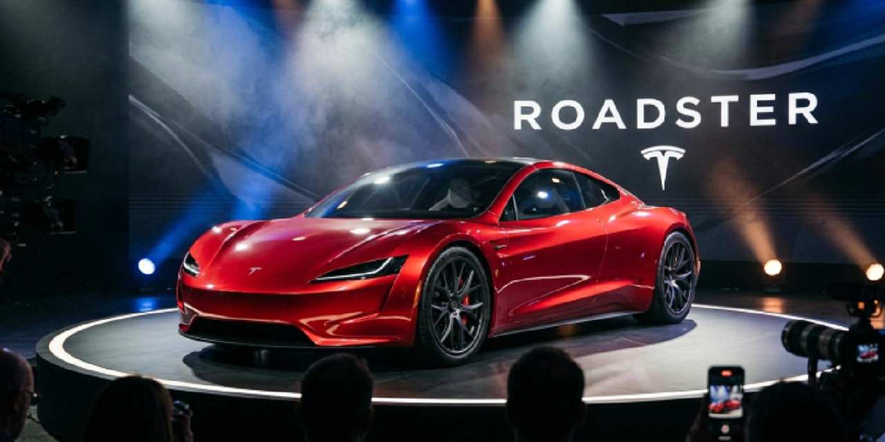 Tesla'nın yeni Roadster'ı tanıtıldı: Havada takla atan otomobil trafiğe çıkabilecek mi?