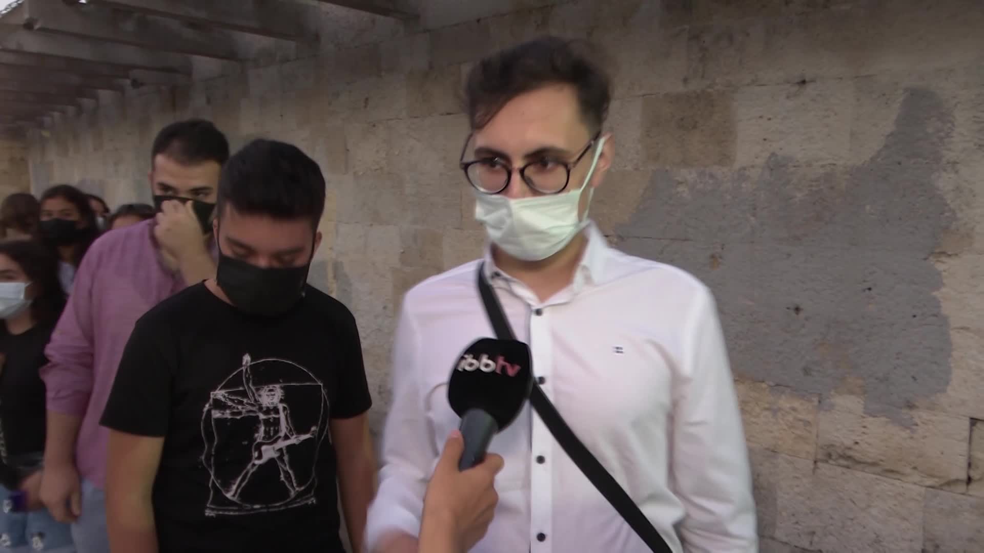 Cemil Topuzlu Açık Hava Tiyatrosu'nda boş koltuklar gençlere ücretsiz