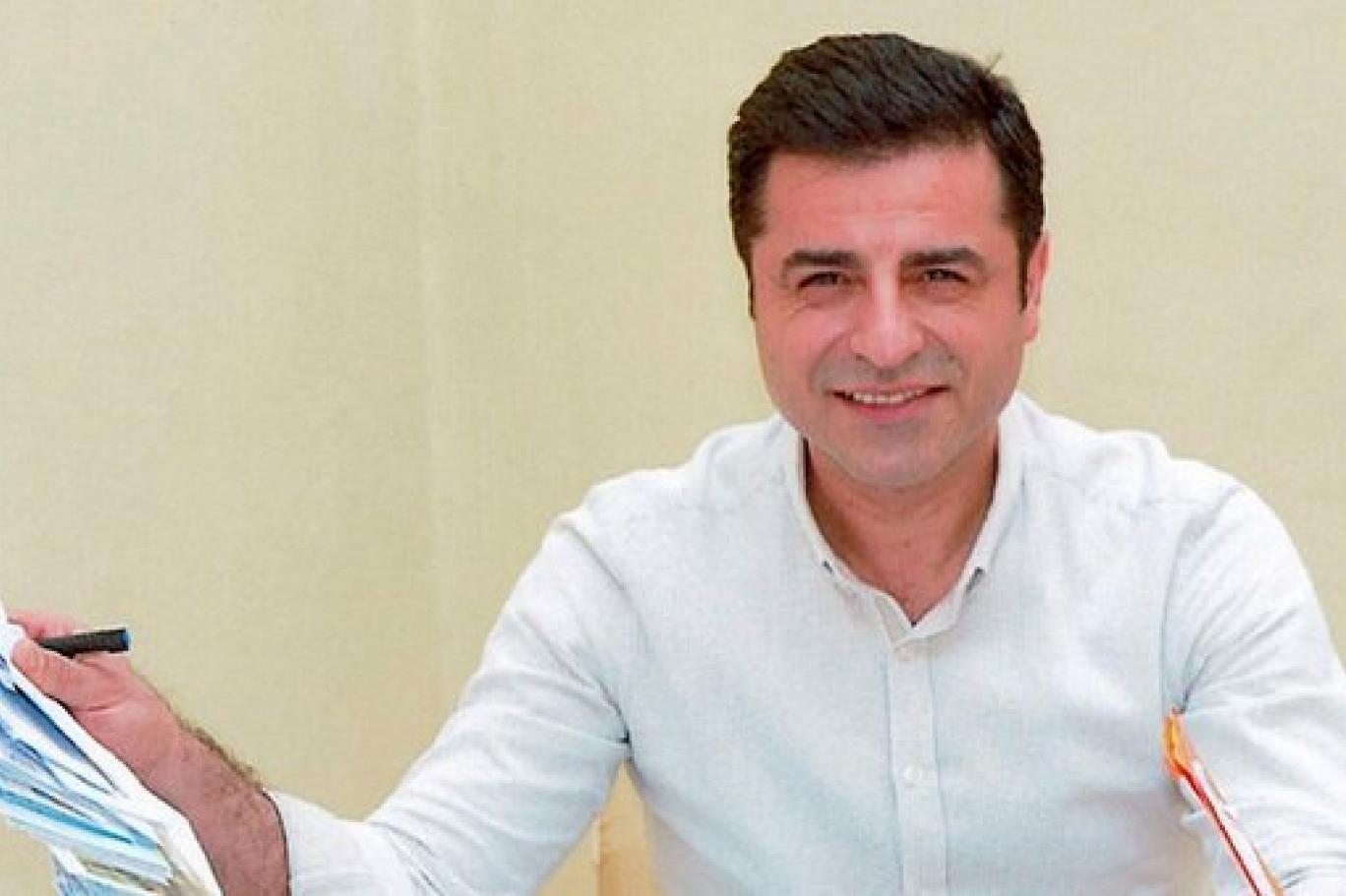 Demirtaş: Muhalefetin önce takım olması, sonra bir golcü bulup onu yavaş yavaş öne çıkarması gerekiyor