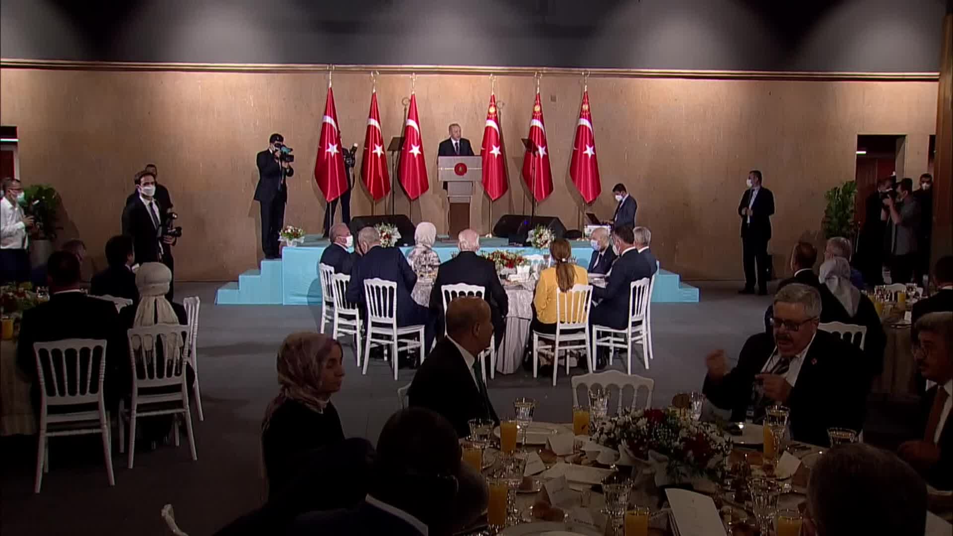 Erdoğan: "Taliban liderlerinden gelen mesajlara ihtiyatlı bir iyimserlikle yaklaşıyoruz"