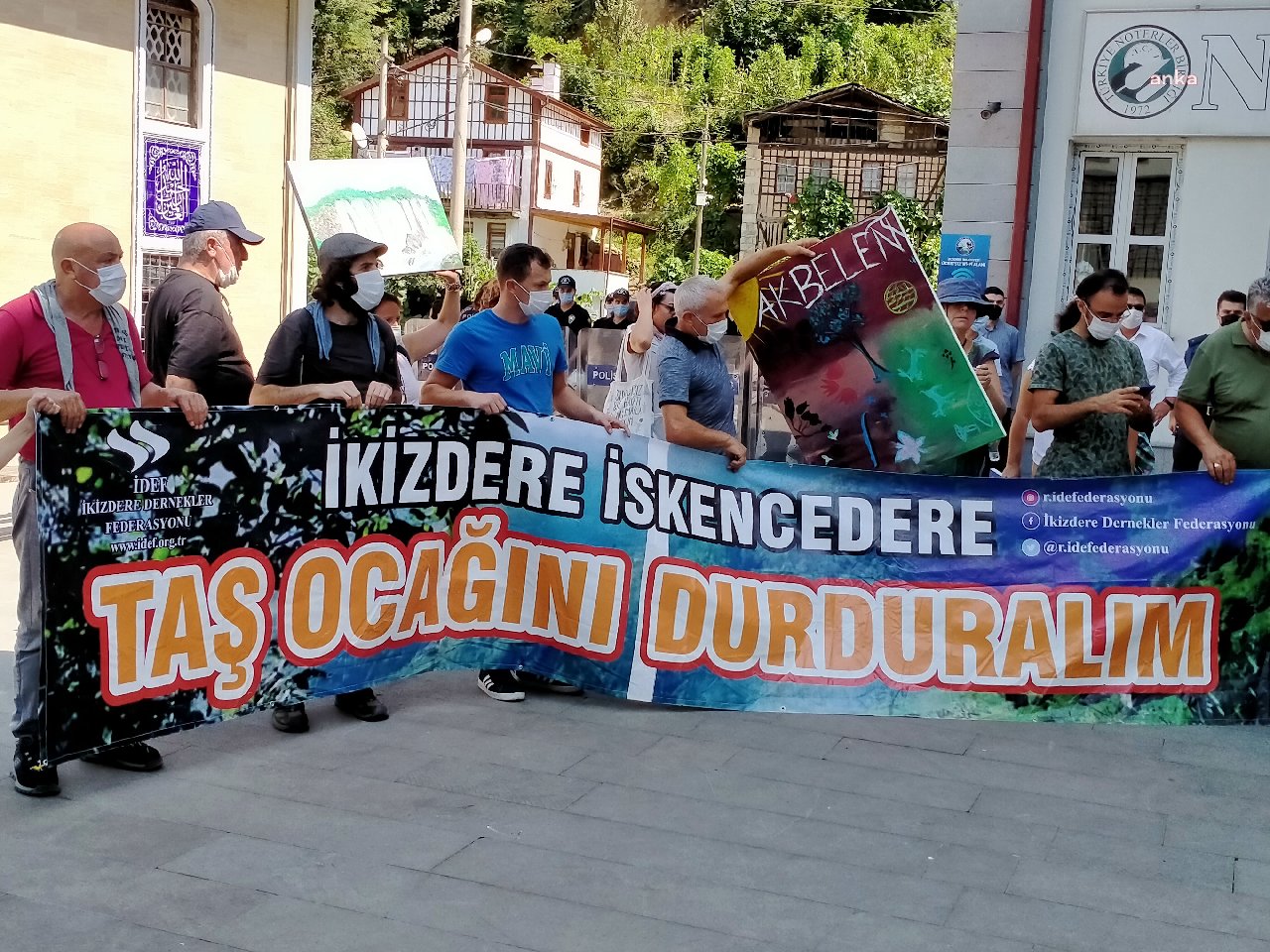 İkizdereliler: Ormanlarımızı, derelerimizi bir avuç talancıya yok ettirmeyelim