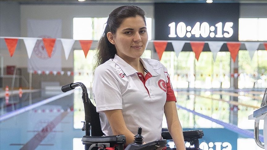 Yüzücü Elif İldem 21 yıllık paralimpik rekorunu kırdı