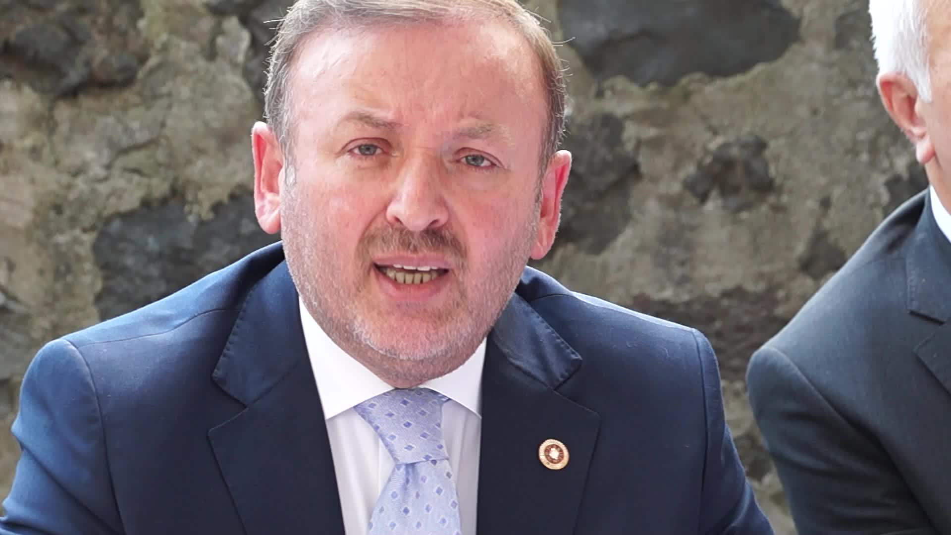 AKP'li Öztürk: "Fiyatlardaki dalgalanmadan vatandaş şikayetçi"