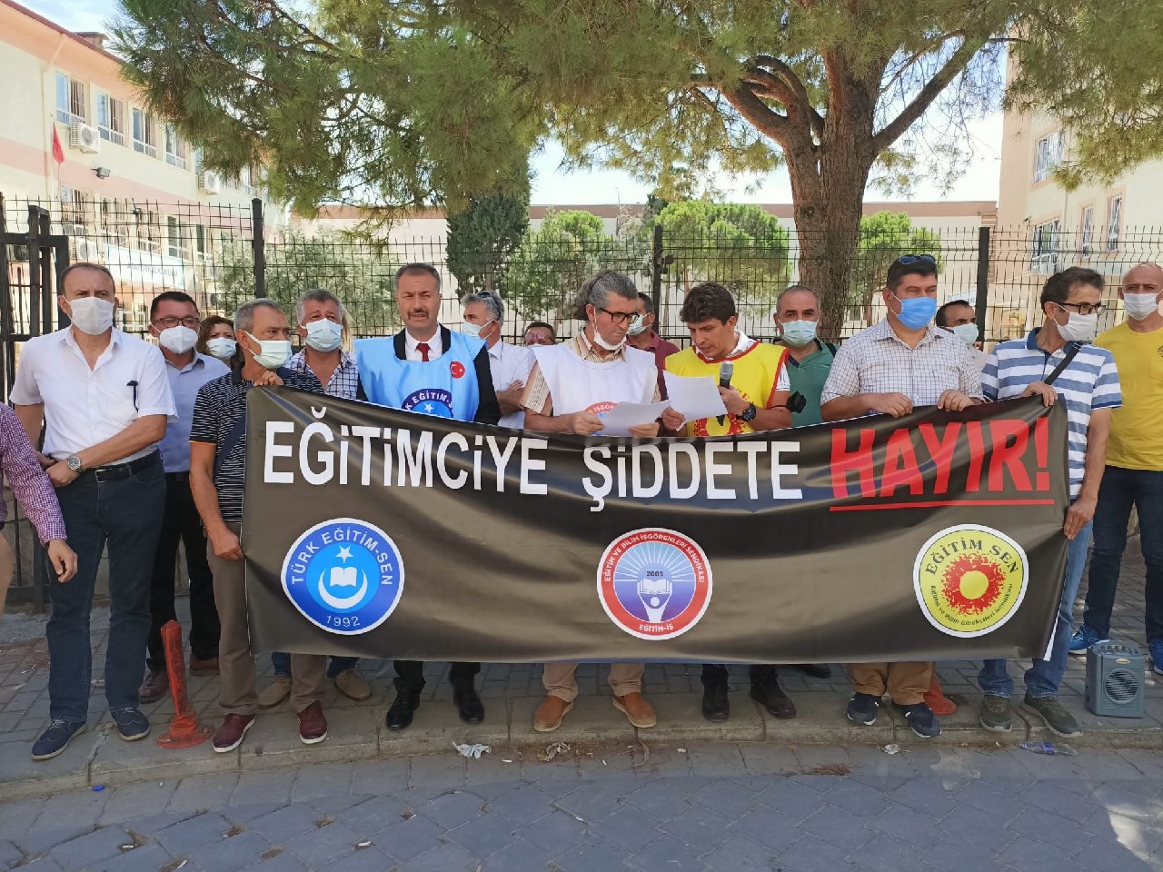 Denizli'de öğrenci velisi, öğretmeni darp etti