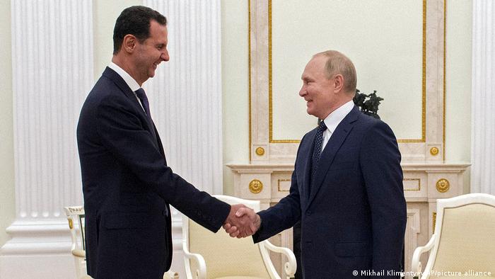 Putin, Esad'la görüştü; Suriye'deki yabancı güçlere dikkat çekti