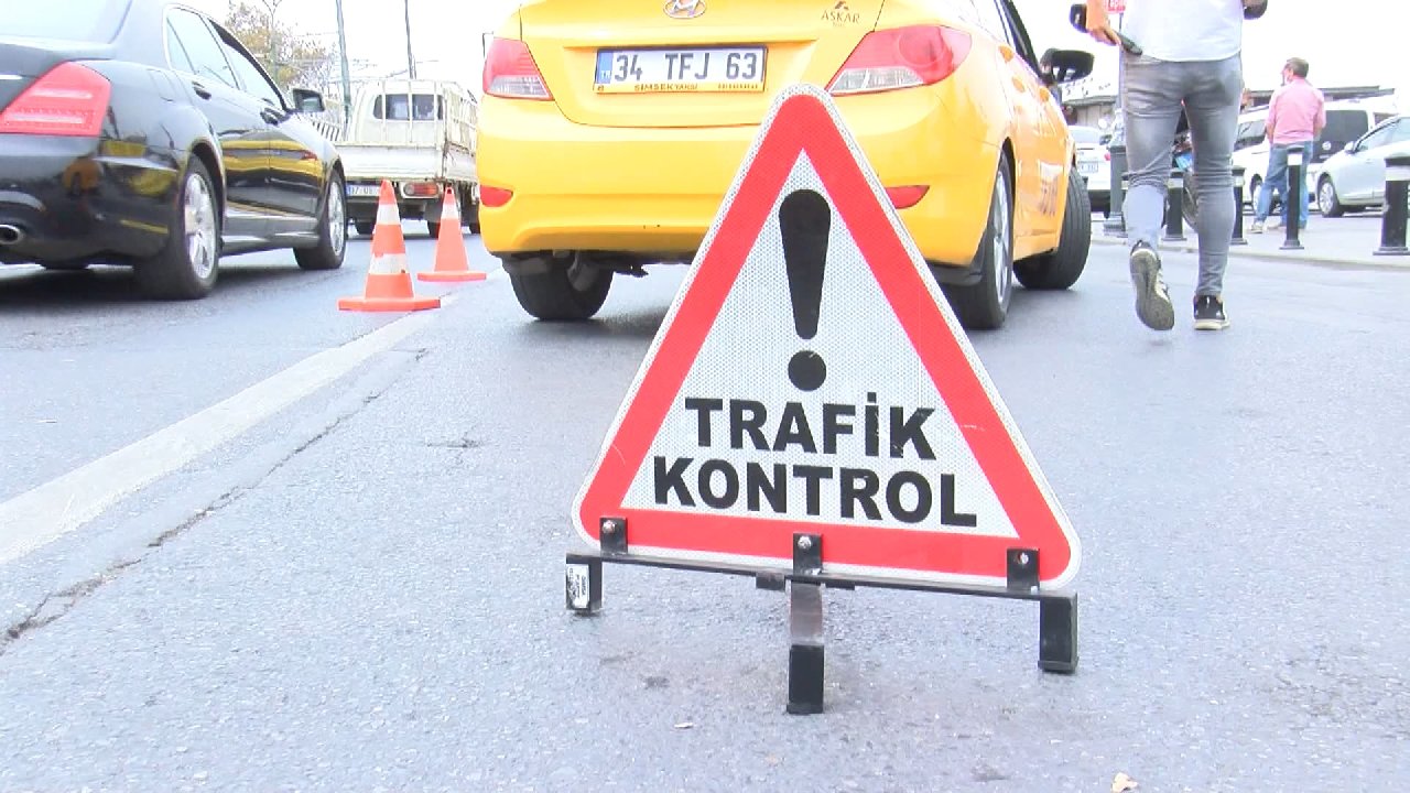 Sivil polisler yolcu gibi taksilere bindi; taksimetreyi açmayan  şoföre 652 lira ceza kesildi