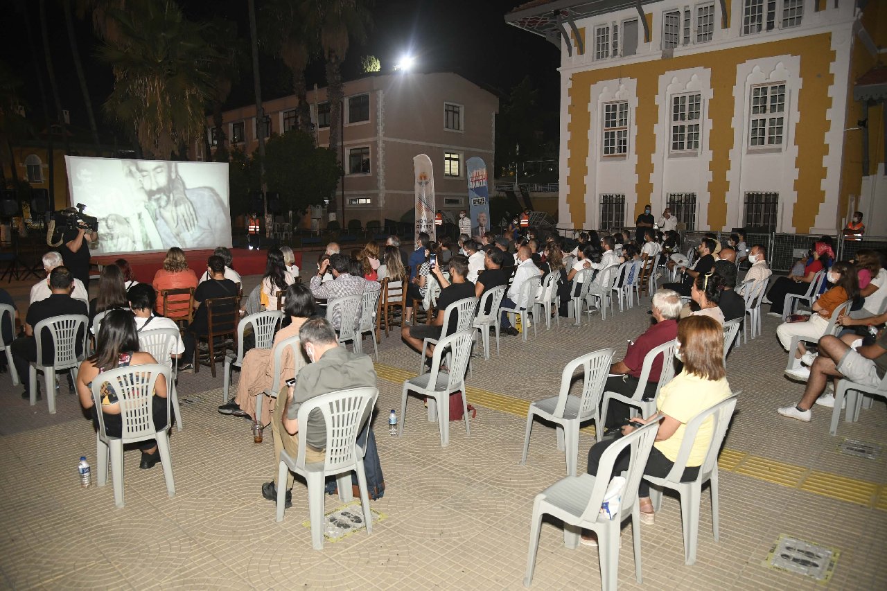 Yılmaz Güney'in "Umut" filmi ilk sahnesinin çekildiği Adana Tren İstasyonunda gösterildi