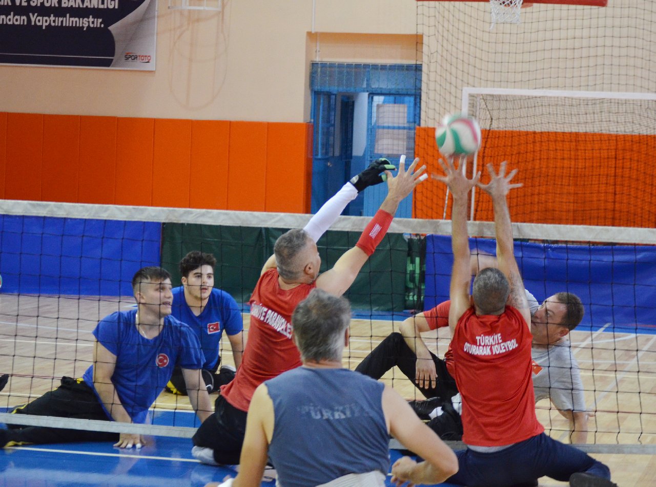 "Oturarak voleybol" milli takımı uluslararası şampiyona hazırlığında