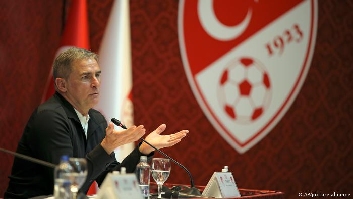 Futbolda Stefan Kuntz tartışması: "Sabredilirse başarılı olacağına inanıyorum"