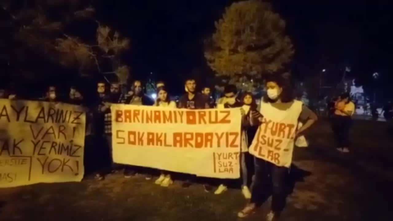 İzmir'deki öğrenciler "otel" önerisini reddetti: "Sadece biz değil milyonlarca öğrenci barınamıyor"