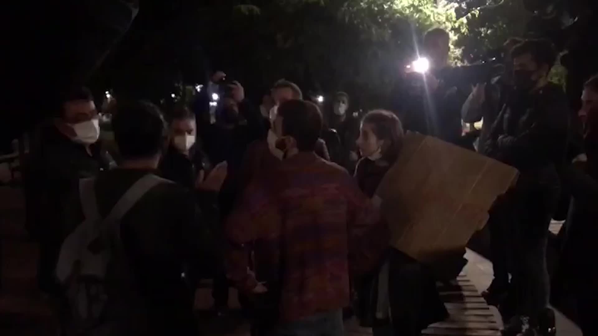 "Barınamıyoruz" diyen öğrencilere polisin yanıtı: “Sosyal demagoji yapmayın”