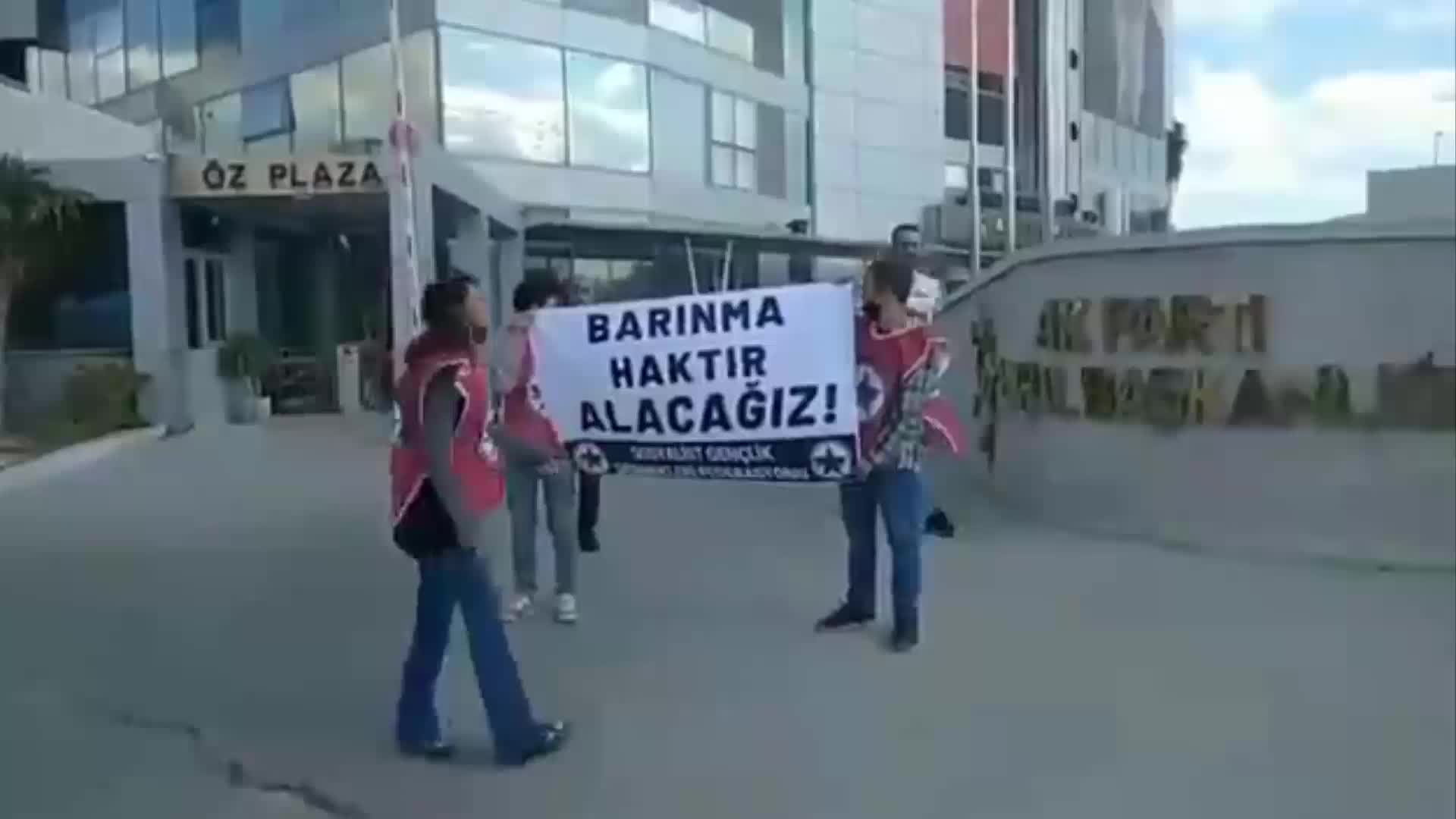 AKP önündeki barınma hakkı protestosuna gözaltı