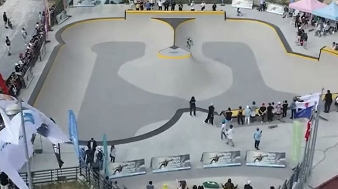 İmamoğlu, Türkiye’nin en büyük kaykay pistini açtı