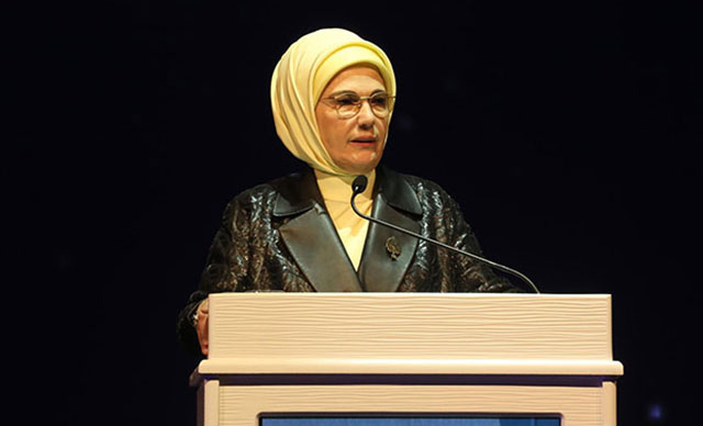 Bakanlık bütçesinden 1 milyon liraya yakın para harcanan Emine Erdoğan'ın kitabı için suç duyurusu