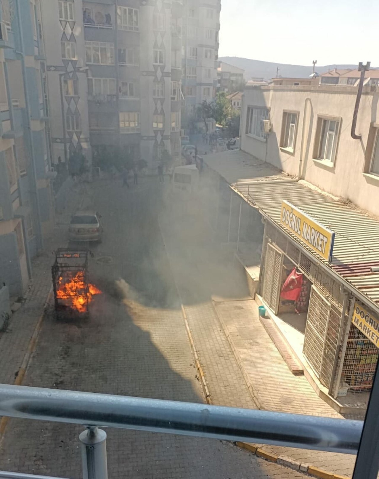 Gençler arasındaki kavgada bir kişi öldü, bir Suriyeli'nin evi yakıldı, arabaları ateşe verildi