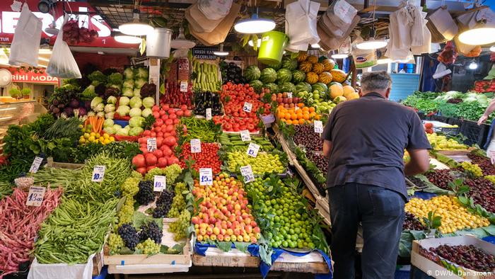 "Beş zincir market ve semt pazarından alınan domates, salatalık ve yeşil biberde yasaklı pestisit saptandı"