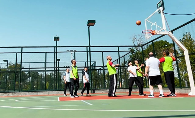 "Erdoğan, sağlığı ile ilgili iddialara raporlu ya da demeçli bir yanıt vermek yerine basketbol oynamayı tercih ediyor"