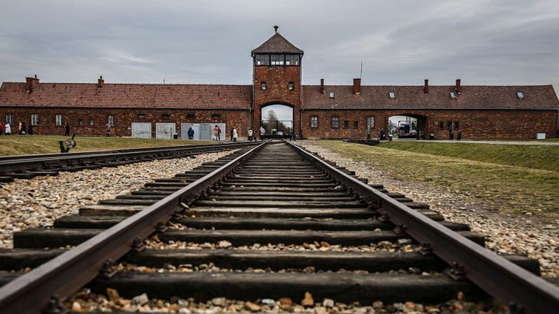 Auschwitz toplama kampına Yahudi karşıtı mesajlar yazıldı