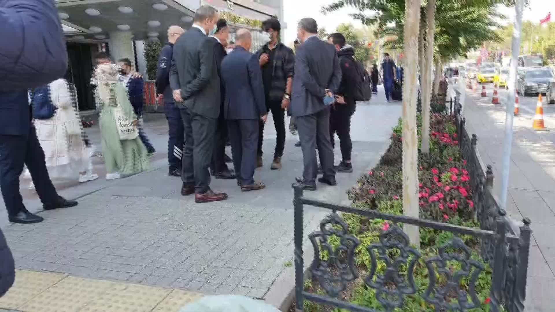 İBB binasının önüne ölü köpek bırakıldı
