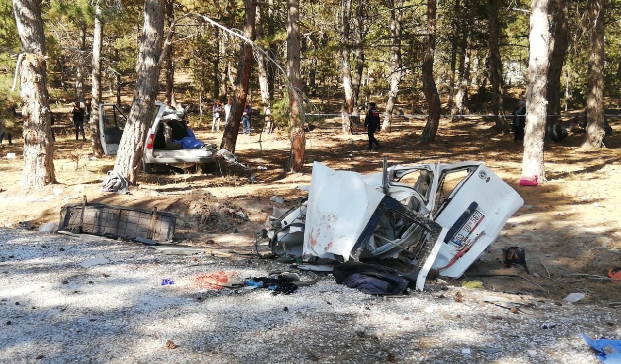 Afyon'da 5 çocuğun öldüğü servis kazasında aracın kapısı iple bağlıydı iddiası