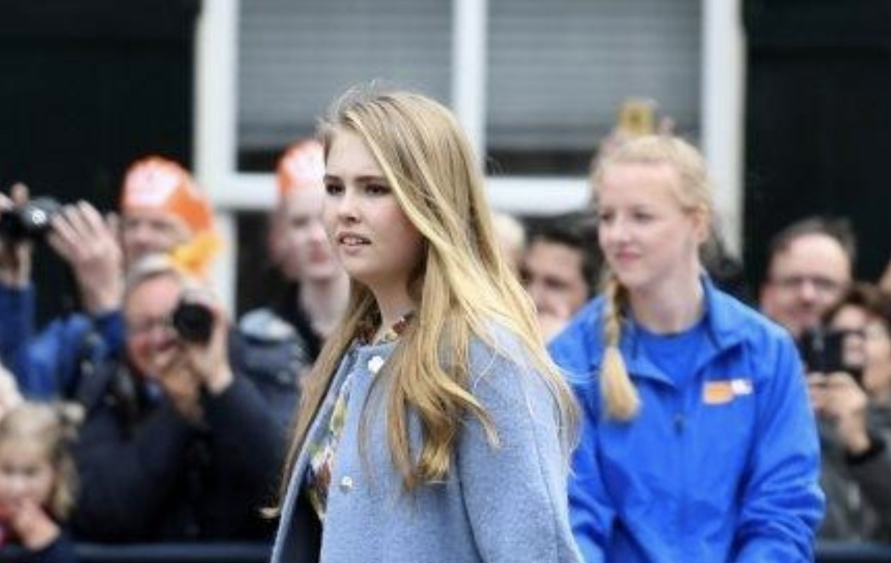 Hollanda hükümeti: Prenses Amalia bir kadınla evlenirse tahttan feragat etmeyecek