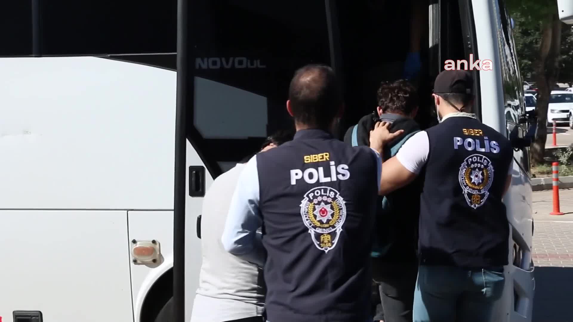 Jigolo sitesi üzerinden 68 kişiyi "ifşa etmekle" tehdit edip dolandıran 8 kişi yakalandı