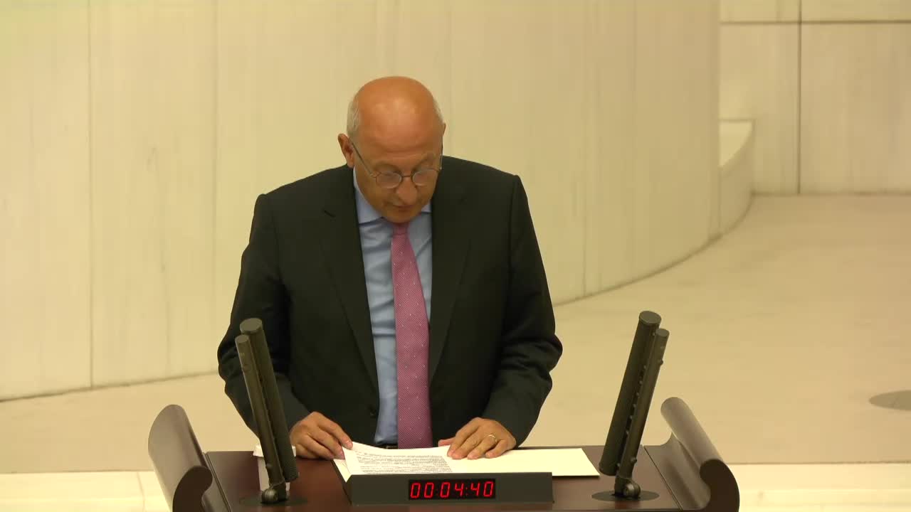 Üniversite öğrencileri kalmadıkları ayın parasını ödemedikleri gerekçesiyle yurttan atıldı