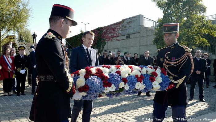 Macron, Fransa polisinin 1961'de 200'den fazla Cezayirliyi öldürmesi nedeniyle özür diledi