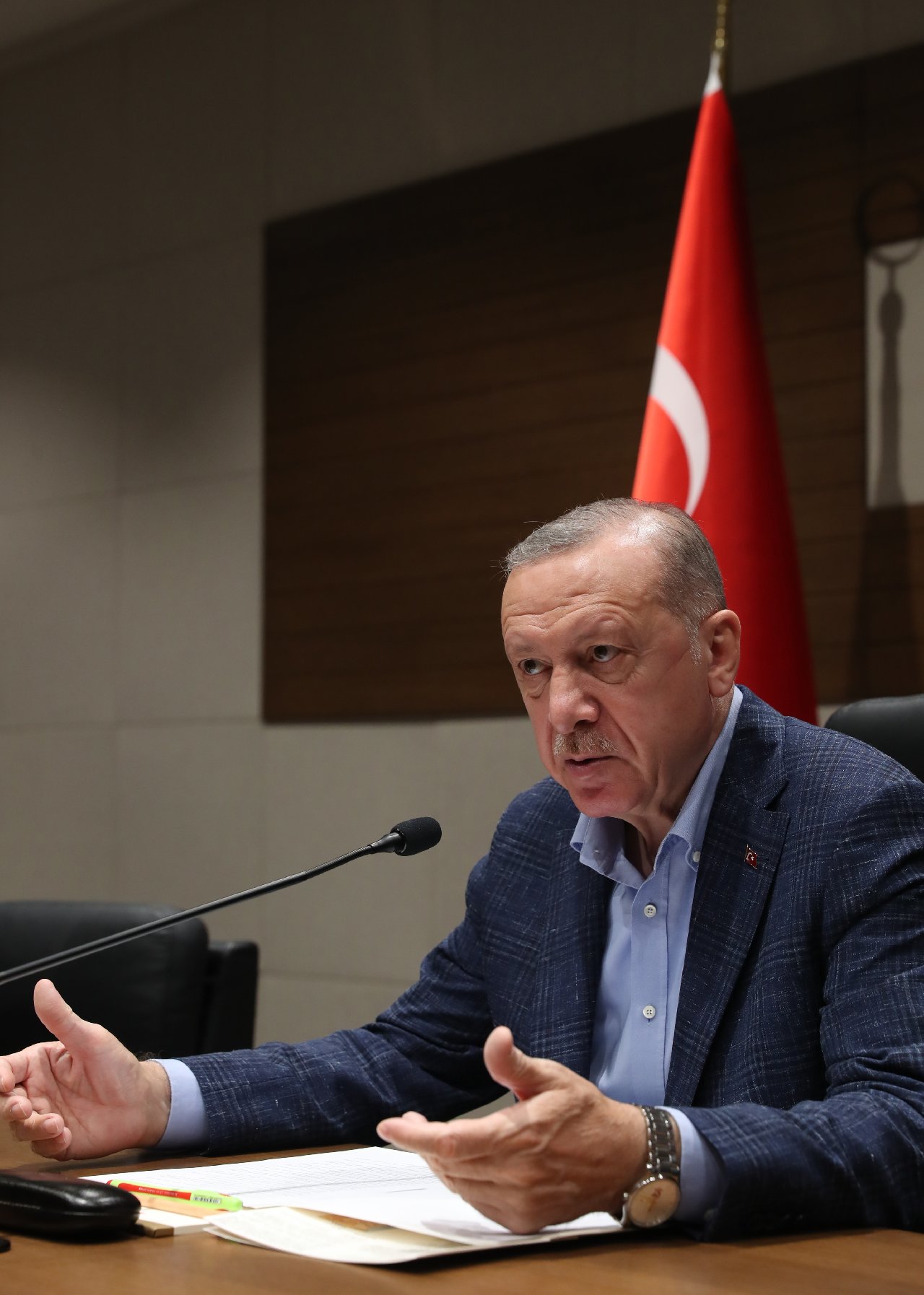 Erdoğan, Kılıçdaroğlu'nun bürokratlara yönelik çıkışıyla ilgili soruyu kağıttan okuyarak cevapladı