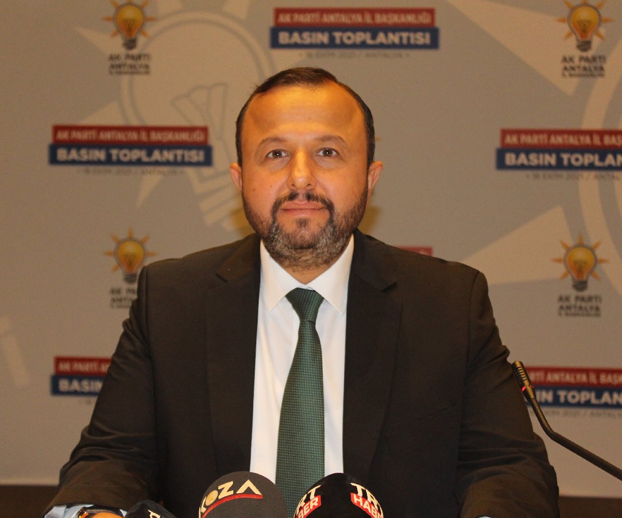 AKP Antalya İl Başkanı'ndan Tamer Karadağlı'ya destek: "Altın Portakal siyaset yapma yeri değil"