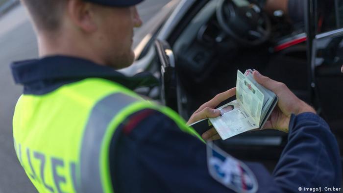 Almanya'daki ilk gri pasaportla insan kaçakçılığı davası Hannover'de başlıyor