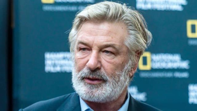 Film setinde ölümde yeni gelişme: Alec Baldwin'e kuru sıkı değil, dolu silah verilmiş