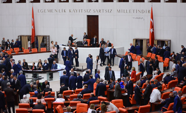 İddia: AKP'liler geçecekleri partilerle görüşüyorlar